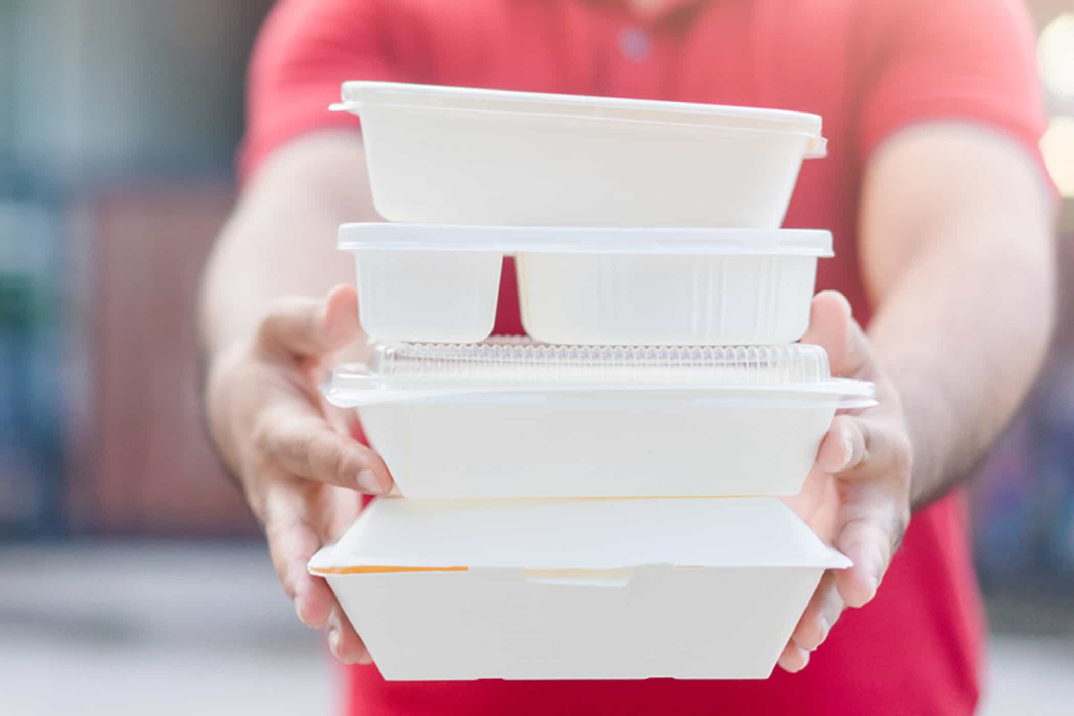 shutterstock 1697764903 - management, gastronomie zmart Kalkulator: Lizenzierung von Verpackungen für die Gastronomie leicht gemacht