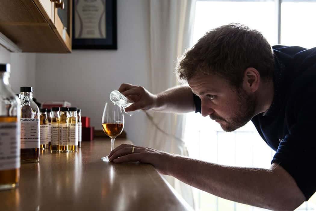 adam hannett - spirituosen, getraenke Transparent, einzigartig und auch gemixt ein Genuss: The Classic Laddie von Bruichladdich