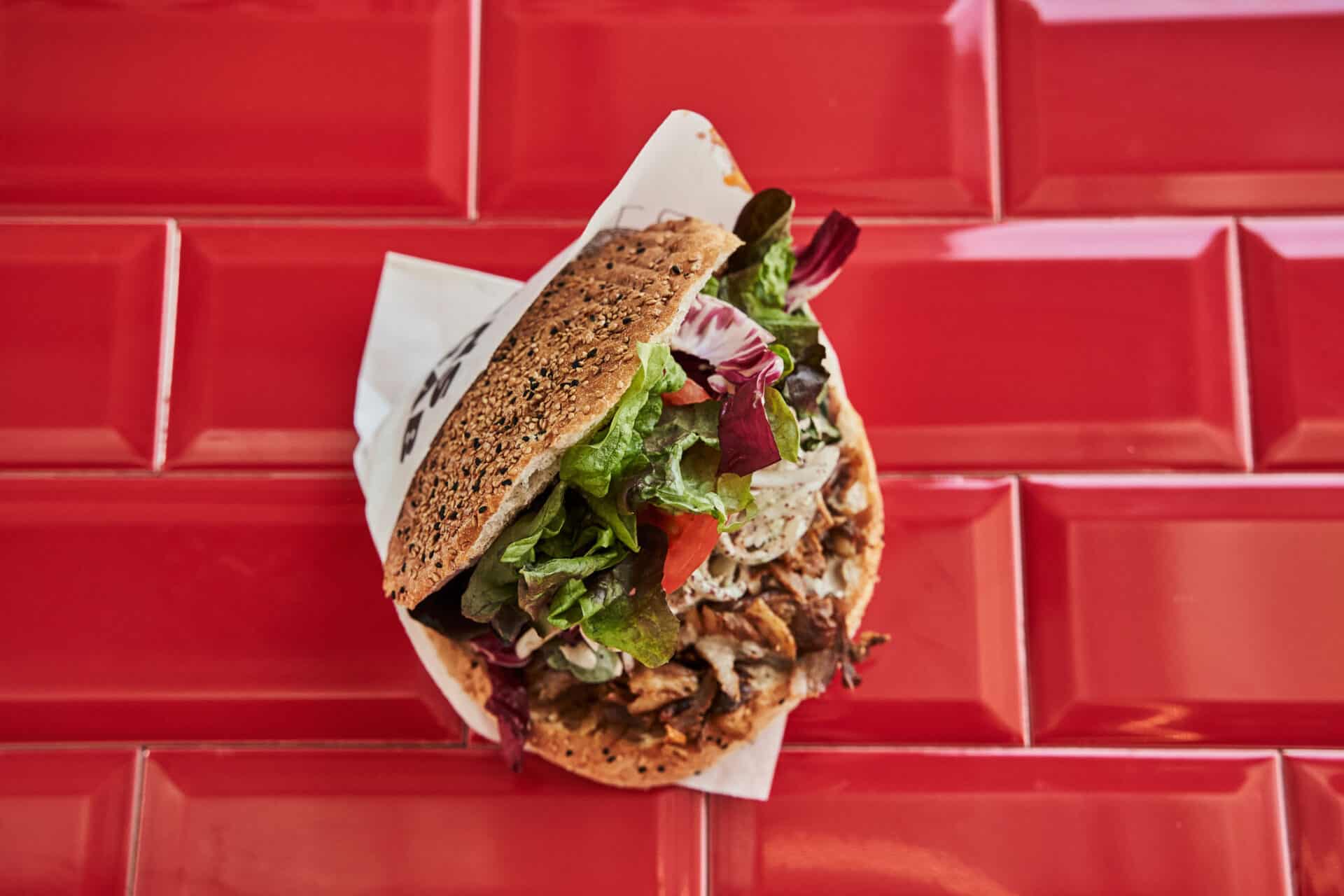 Döner Deluxe: Wie neue Restaurants den Snack-Klassiker in Szene setzen ...