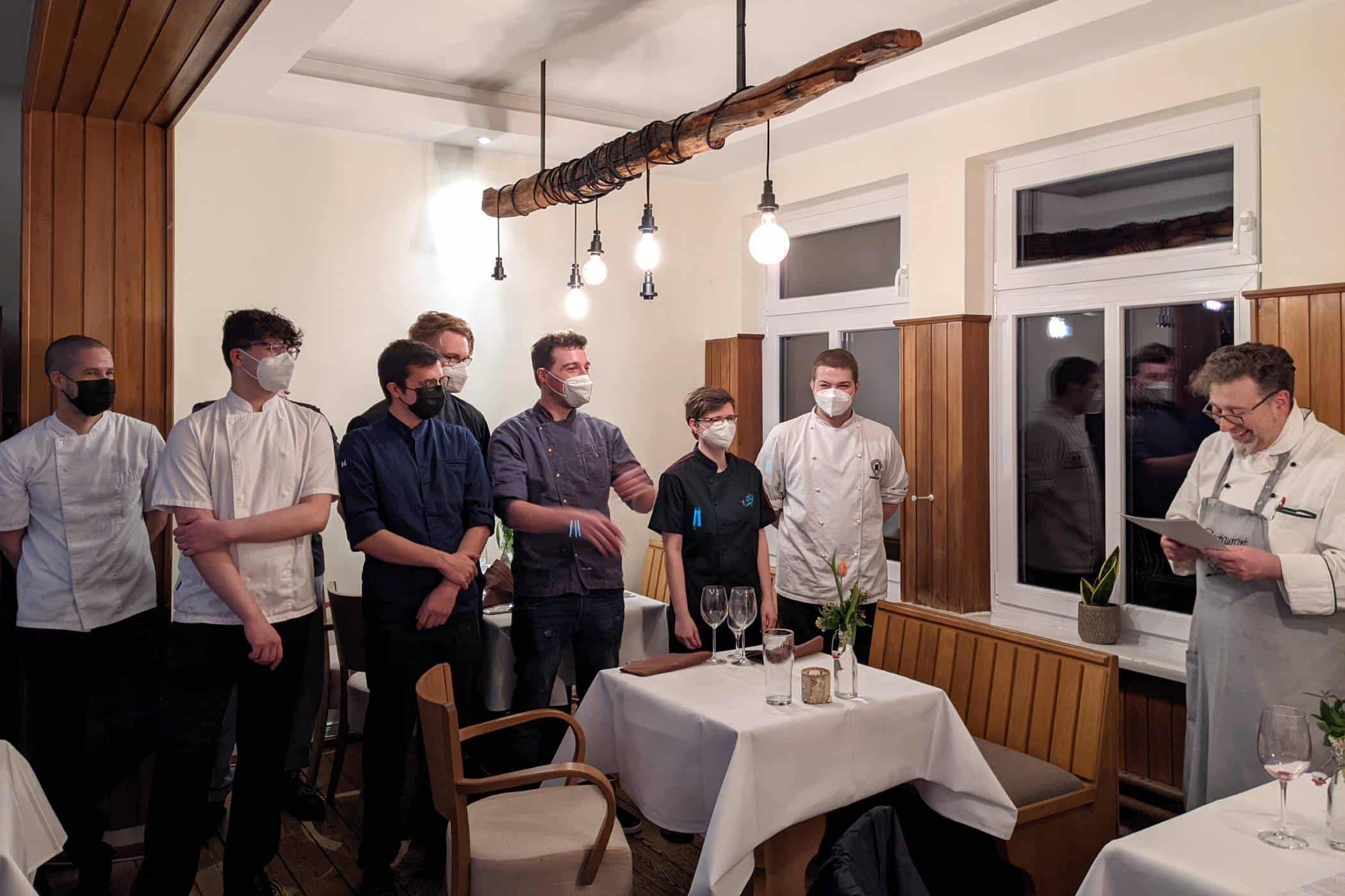 PXL 20220225 220436316 - personal, gastronomie, events Kitchen Battle im Genusshotel Peters, Wingst: Wer kreiert das beste Fingerfood mit Grünkohl?