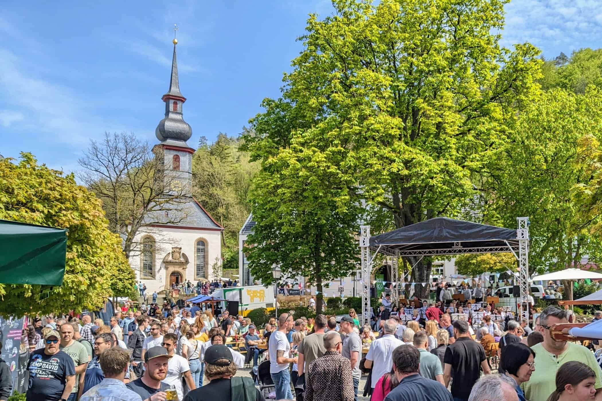 original ba642fb0 8cc0 4175 884f aa9a74617c9f PXL 20230507 124254283 - streetfood, gastronomie, food-nomyblog, events „Zu Tisch!“ in Wirsberg: Eindrücke von der Premiere des Open-Source-Foodfestivals