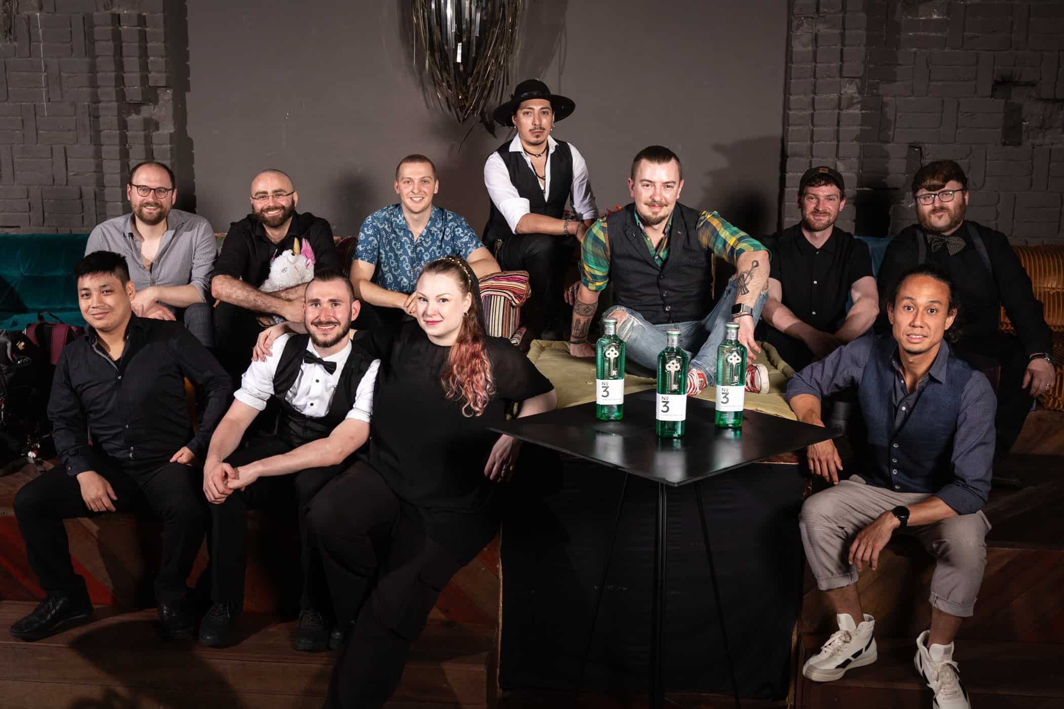 2023 06 20 alle Teilnehmer 02 1 - spirituosen, getraenke, events Alec-Dominic Loße aus der „Charles Bar“ Wittenberg gewinnt Berliner Vorentscheid von No.3 London Dry Gin