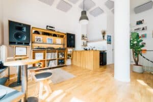 Interior 1 1 300x200 - Interior 1 (1)