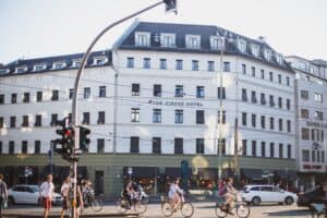 The Circus Hotel 0351 Carolin Weinkopf 1 scaled 1 300x200 - The-Circus_Hotel_0351_Carolin-Weinkopf-1-scaled