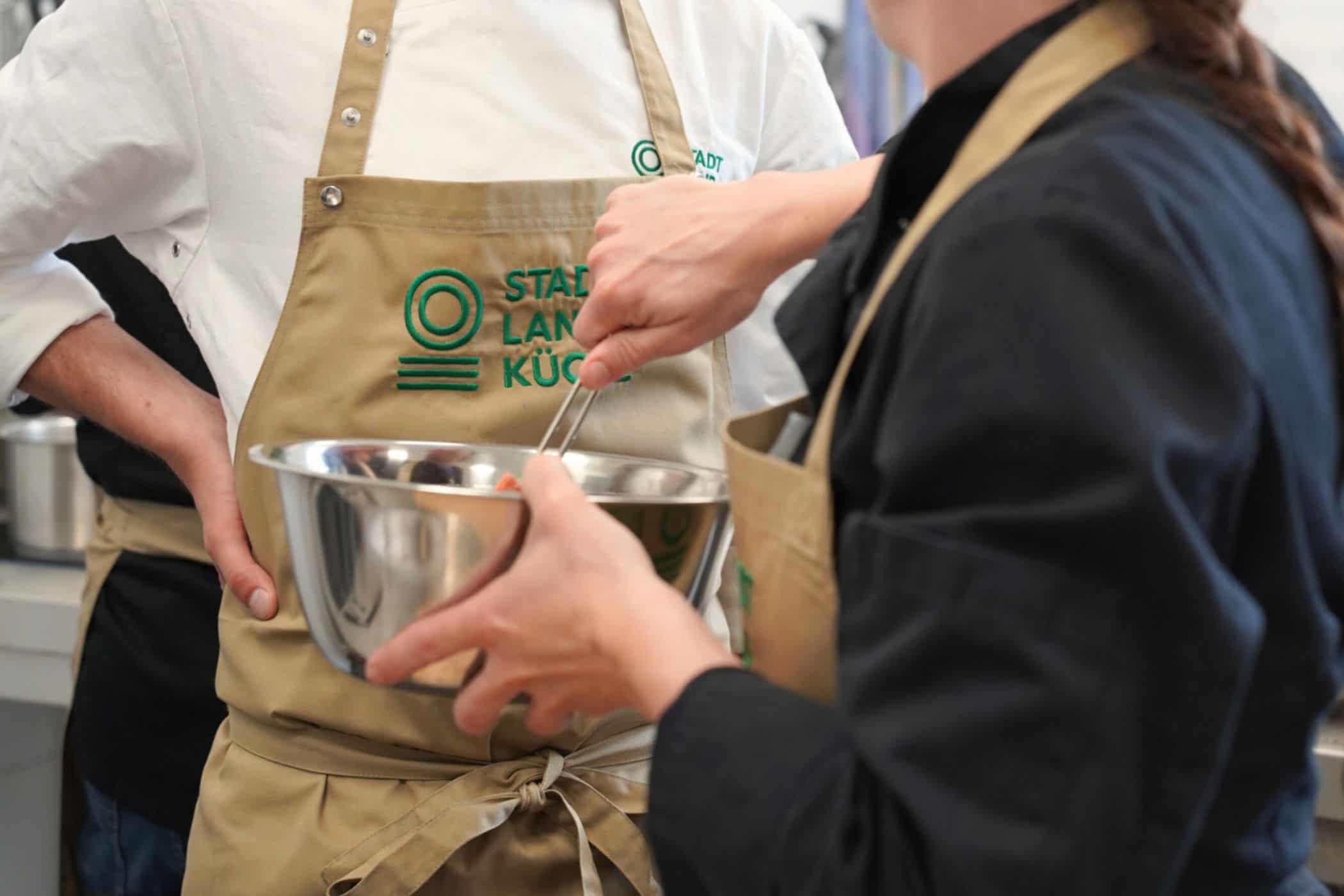 management, gastronomie, food-nomyblog, catering Stadt-Land-Küche bringt Nachhaltigkeit und Bio-Regionalität in Sachsens Gastronomie stadt land kueche kochworkshop - management, gastronomie, food-nomyblog, catering Stadt-Land-Küche bringt Nachhaltigkeit und Bio-Regionalität in Sachsens Gastronomie