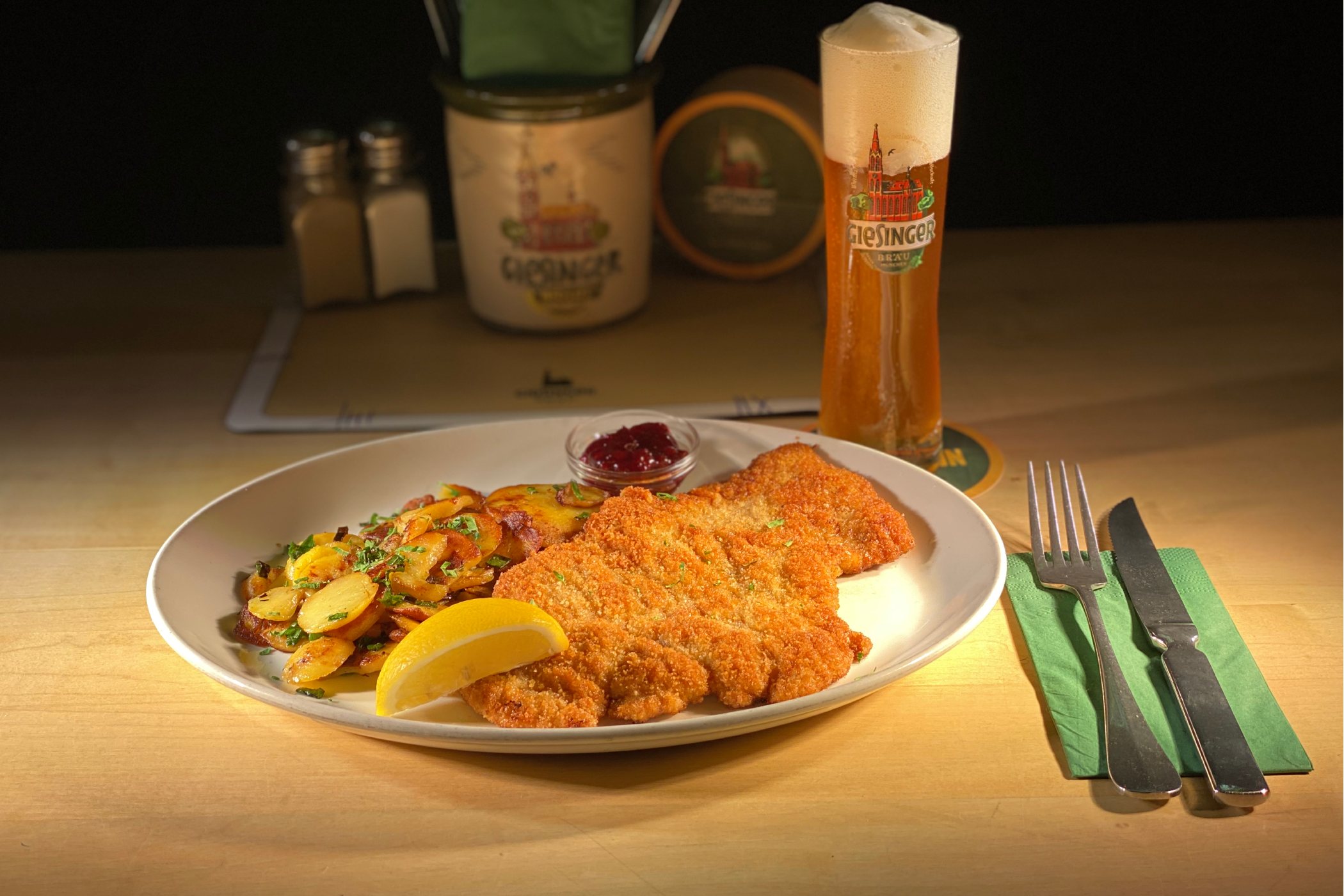 Giesinger Braeu Schnitzel - management, gastronomie 7 statt 19 Prozent &ndash; und jetzt? Wie die Gastronomie mit der Steuerersparnis umgeht&nbsp;