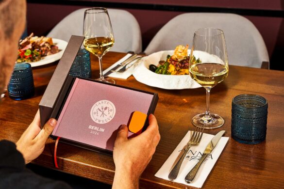 medien-tools, nomyblog Interactive Kölsch: LED-Clubkonzept bindet Gäste ein 02 Taste Twelve Berlin 585x390 - medien-tools, nomyblog Interactive Kölsch: LED-Clubkonzept bindet Gäste ein