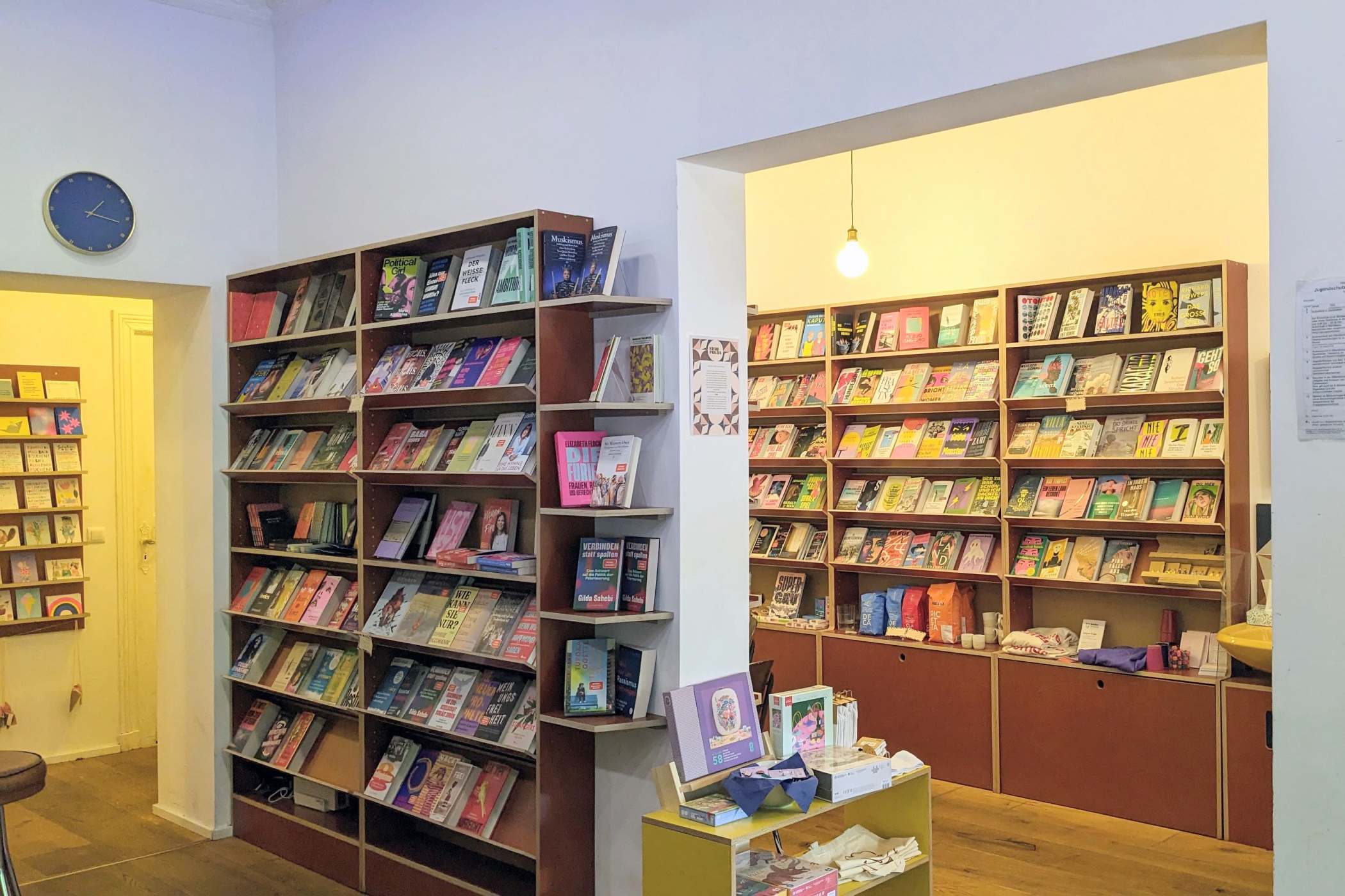 konzepte, gastronomie Buchcafés in Berlin: Literatur plus Gastronomie bringt für Frequenz und Umsatz PXL 20260701 1118121982 - konzepte, gastronomie Buchcafés in Berlin: Literatur plus Gastronomie bringt für Frequenz und Umsatz
