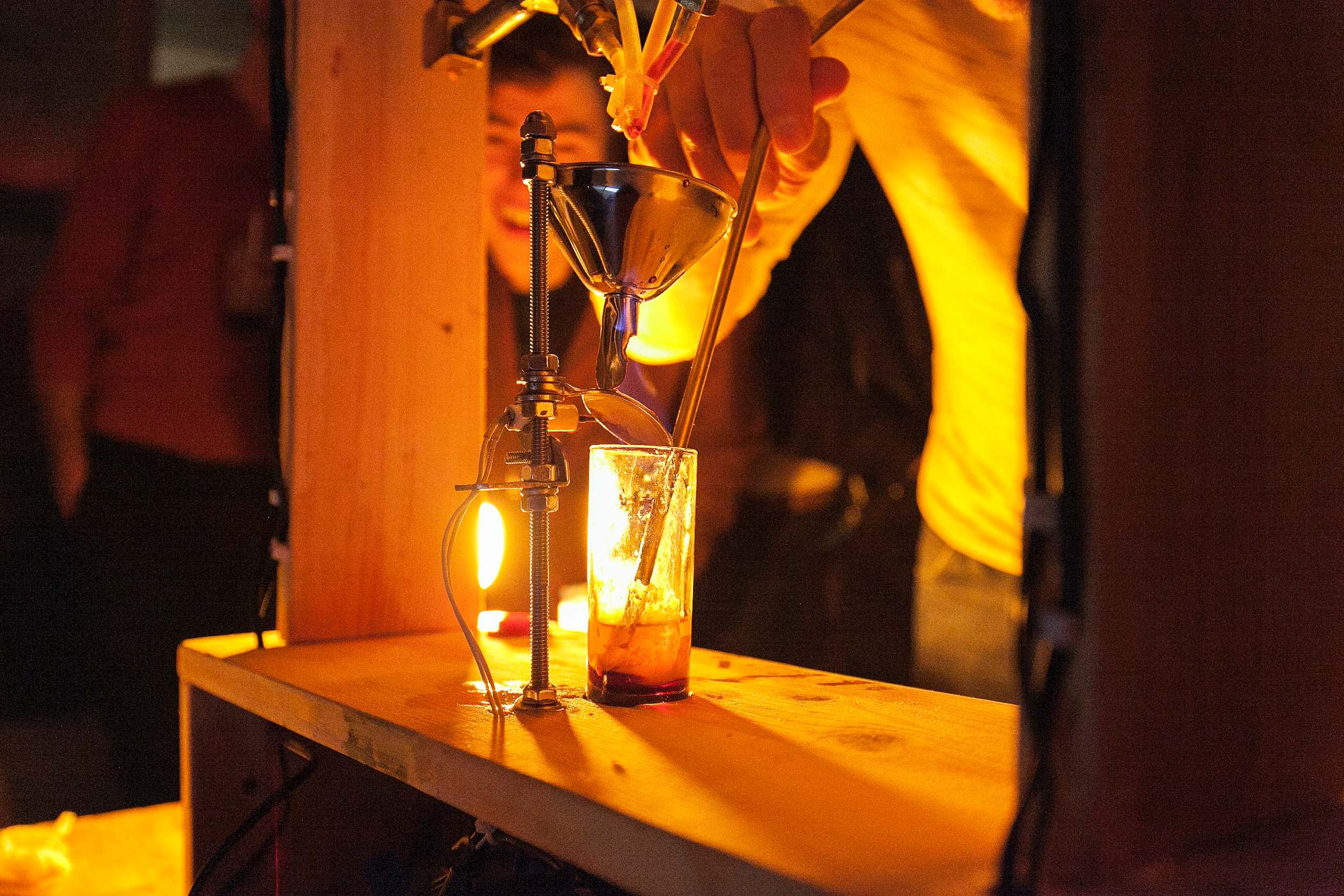 medien-tools, getraenke, events Roboexotica: Wenn in Wien die Roboter die Drinks mixen monochrom 11 1 - medien-tools, getraenke, events Roboexotica: Wenn in Wien die Roboter die Drinks mixen