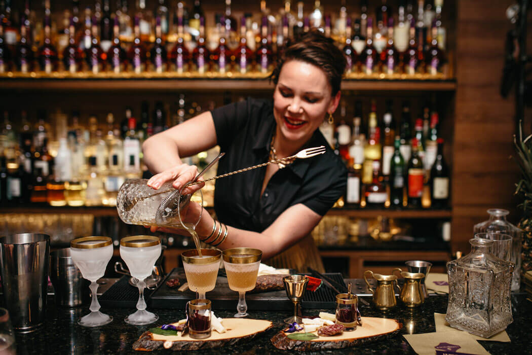 Bartender Sarah - spirituosen, getraenke, events The Toast of Paris International Cocktail Competition von Courvoisier 2017: Sarah Deuss tritt für Deutschland beim Finale in Paris an