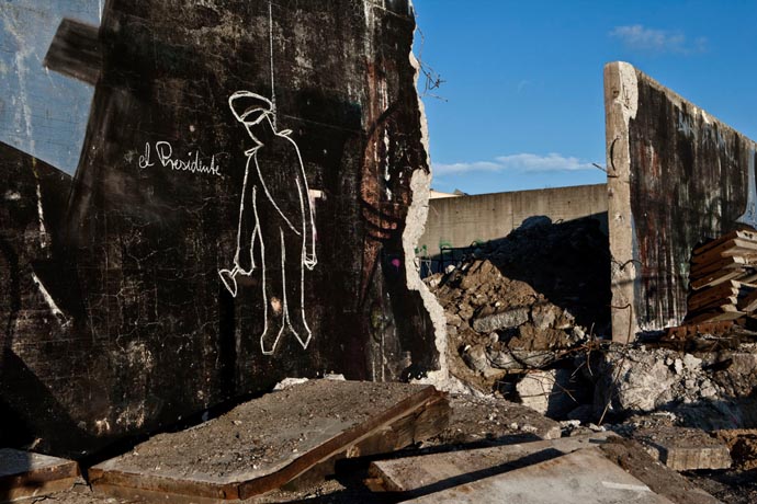 medien-tools Scherben, die Elemente und gestürzte Despoten: Power-Bilder von Tim Klöcker und Sebastian Böhme OTTTN 060 - medien-tools Scherben, die Elemente und gestürzte Despoten: Power-Bilder von Tim Klöcker und Sebastian Böhme