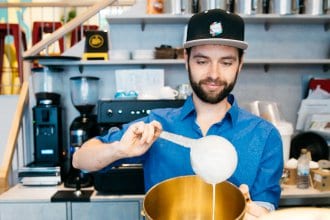 konzepte, gruendung, gastronomie, food-nomyblog Berliner Eis-Innovatoren, Teil 2/5: Woop Woop Ice Cream Woop Woop Philipp 330x220 - konzepte, gruendung, gastronomie, food-nomyblog Berliner Eis-Innovatoren, Teil 2/5: Woop Woop Ice Cream
