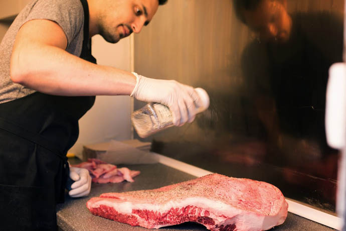 adam ramirez2 - gastronomie Herzhaftes zum Drink: „The Pit“ in der Bar am Lützowplatz Berlin