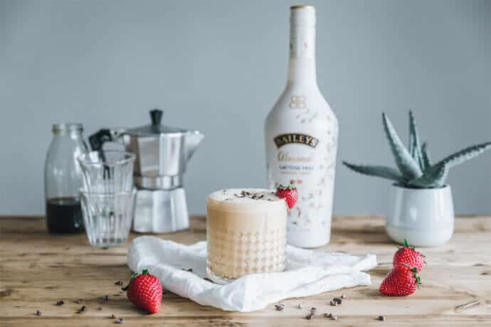 trends, management, getraenke, gastronomie Studie zum Launch von Baileys Almande: Veganer vermissen vor allem Pizza, Pasta und Desserts in der Gastronomie baileys almande mood 690x460 - trends, management, getraenke, gastronomie Studie zum Launch von Baileys Almande: Veganer vermissen vor allem Pizza, Pasta und Desserts in der Gastronomie