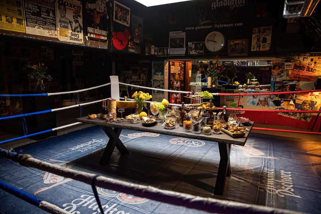 spirituosen, getraenke Opulence Revealed: Wir verkosten die Cognacs von Rémy Martin auf der Reeperbahn in Hamburg boxring - spirituosen, getraenke Opulence Revealed: Wir verkosten die Cognacs von Rémy Martin auf der Reeperbahn in Hamburg