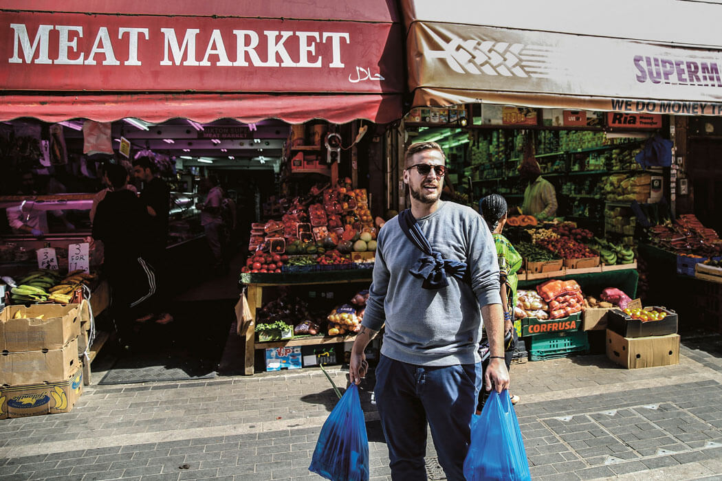 fabio haebel london - interviews-portraits, food-nomyblog „Märkte sind für die Stadt wie die Küche für eine Party“: Im Gespräch mit Fabio Haebel, Gastgeber, TV-Koch und Kochbuch-Herausgeber