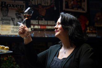 spirituosen, getraenke Opulence Revealed: Wir verkosten die Cognacs von Rémy Martin auf der Reeperbahn in Hamburg genussbotschafterin seiz 330x220 - spirituosen, getraenke Opulence Revealed: Wir verkosten die Cognacs von Rémy Martin auf der Reeperbahn in Hamburg