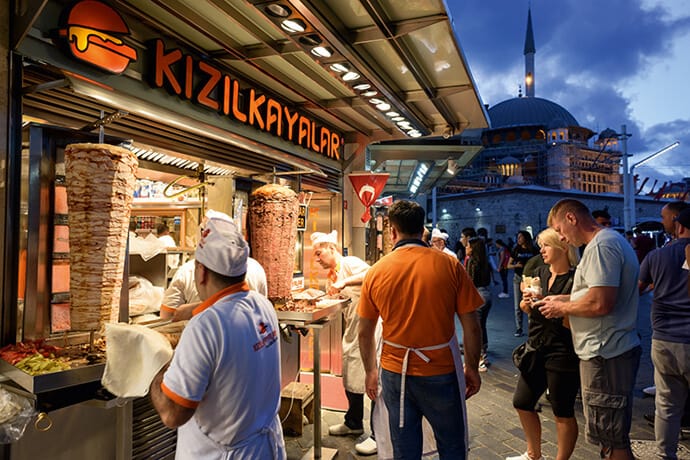 istanbul - streetfood, medien-tools, food-nomyblog Cihan Anadologlu: „Der Döner wird der neue Burger“