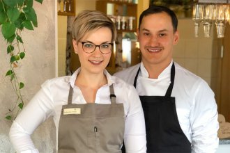 interviews-portraits, management, konzepte, gastronomie „Zeit für den Einkauf, Zeit für die Zubereitung, Zeit für den Genuss“ – Katharina Weiß, Grünes Stüble Igersheim katharina weiss 330x220 - interviews-portraits, management, konzepte, gastronomie „Zeit für den Einkauf, Zeit für die Zubereitung, Zeit für den Genuss“ – Katharina Weiß, Grünes Stüble Igersheim