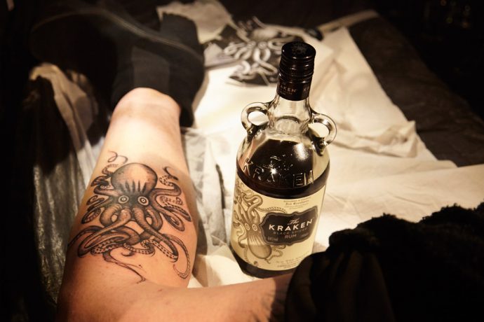 kraken tattoo 690x460 - spirituosen, getraenke Winterlich würzig: The Kraken Rum