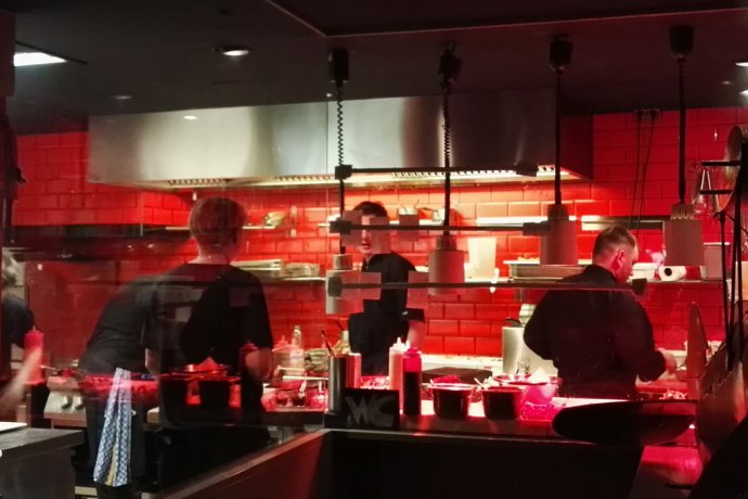 management, gastronomie 7 Tipps, wie sich in der Gastronomie ohne Qualitäts­verlust Kosten sparen lassen kueche 690x460 - management, gastronomie 7 Tipps, wie sich in der Gastronomie ohne Qualitäts­verlust Kosten sparen lassen