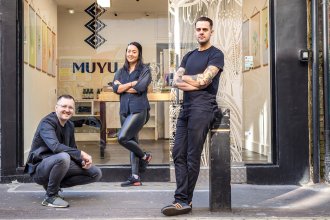 spirituosen, getraenke Starten jetzt in Deutschland: Muyu, die Premium-Liköre von De Kuyper in Kooperation mit Monica Berg, Alex Kratena und Simone Caporale muyu bartender 330x220 - spirituosen, getraenke Starten jetzt in Deutschland: Muyu, die Premium-Liköre von De Kuyper in Kooperation mit Monica Berg, Alex Kratena und Simone Caporale