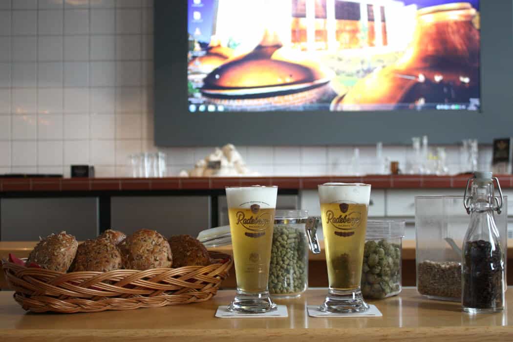 pils zwickel - getraenke, bier Bier-Erlebnisse: Brauereiführung und geselliger Zapferkurs in der Radeberger Exportbierbrauerei