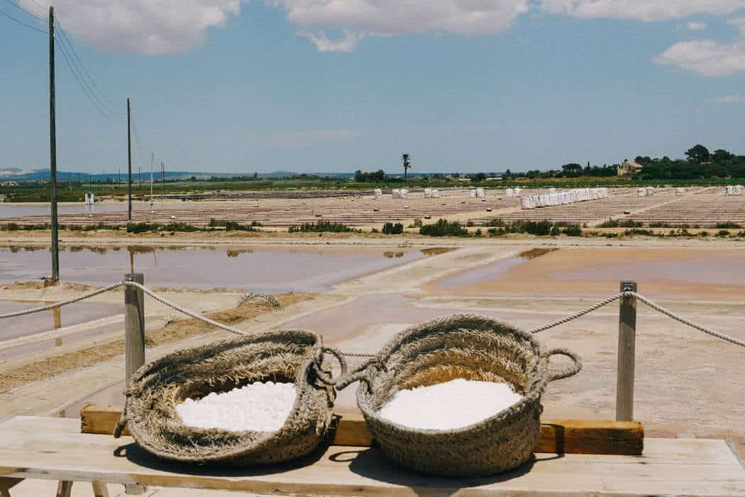 salz in der sonne - food-nomyblog, events Das weiße Gold von Es Trenc, Mallorca: Wie in handwerklicher Arbeit kostbare Salzkristalle entstehen