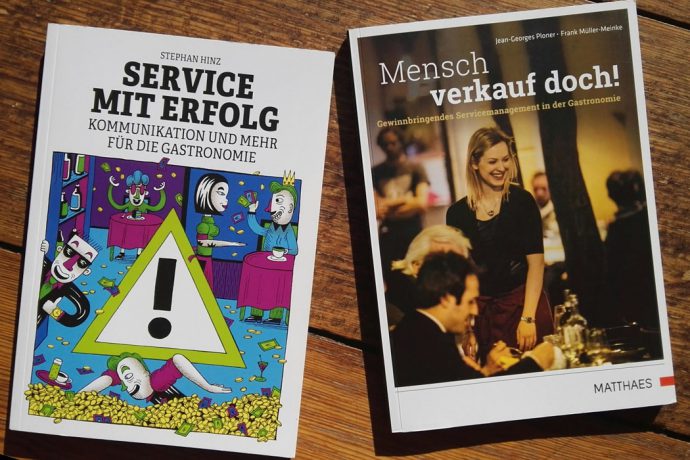 service mit erfolg mensch verkauf doch 690x460 - medien-tools, management, gastronomie Buchtipps für die Gastronomie: „Service mit Erfolg“ und „Mensch verkauf doch!“