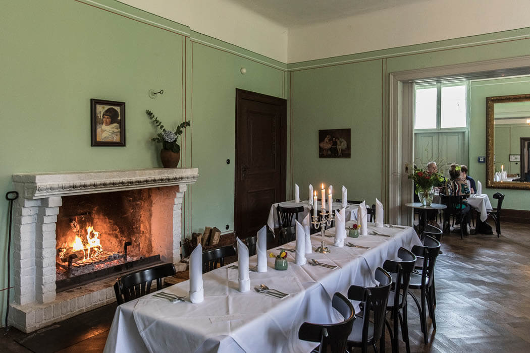 interviews-portraits, konzepte, gastronomie „Wie ein Theater: Unaufdringlich, aber inspirierend“ – im Gespräch mit Christian Schulz über das Schloss Schwante in Brandenburg speisesaal - interviews-portraits, konzepte, gastronomie „Wie ein Theater: Unaufdringlich, aber inspirierend“ – im Gespräch mit Christian Schulz über das Schloss Schwante in Brandenburg