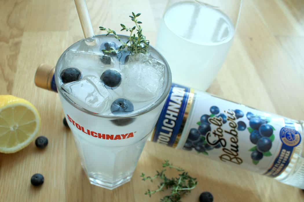 stoli blueberi1 - spirituosen, getraenke 3 Longdrinks mit Stolichnaya Vodka