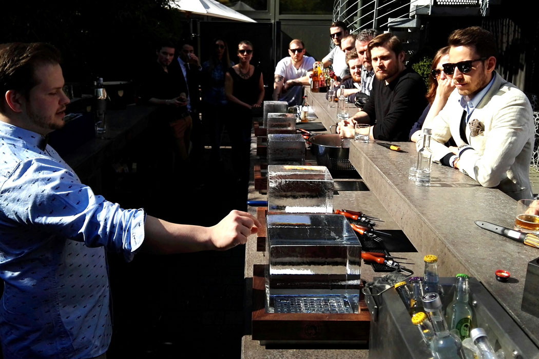 events Eis, Baby: Thomas Henry Ice-Carving-Workshop mit Alessandro Romano im Roomers Frankfurt workshop 1 - events Eis, Baby: Thomas Henry Ice-Carving-Workshop mit Alessandro Romano im Roomers Frankfurt